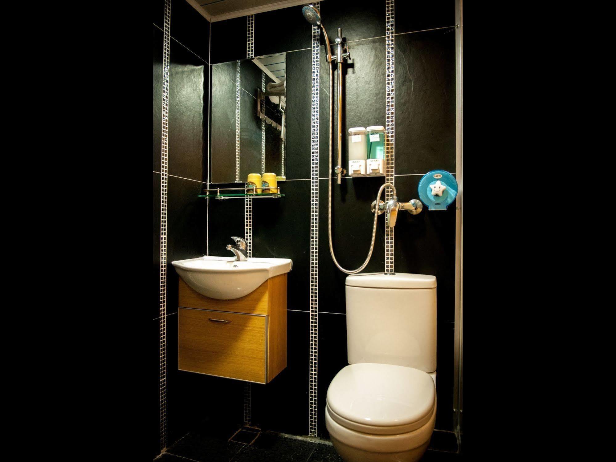 Tempo Inn West Kowloon Hsr Station Гонконг Экстерьер фото